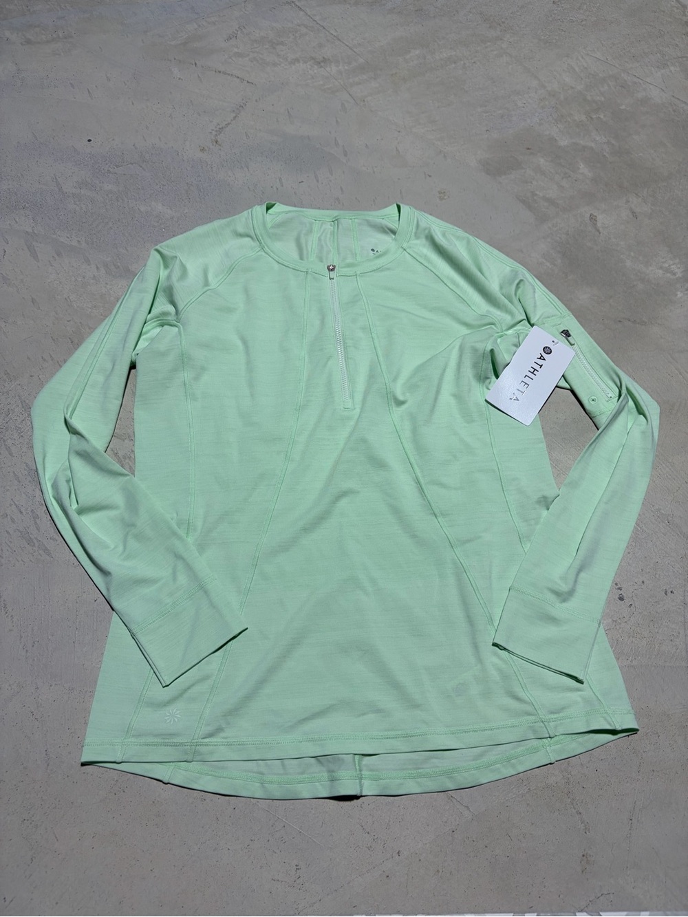 Athleta NWT Pacifica Light Green Long-Sleeve Performance Top large MSRP$69